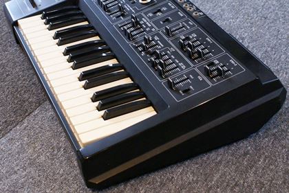 Roland-SH1